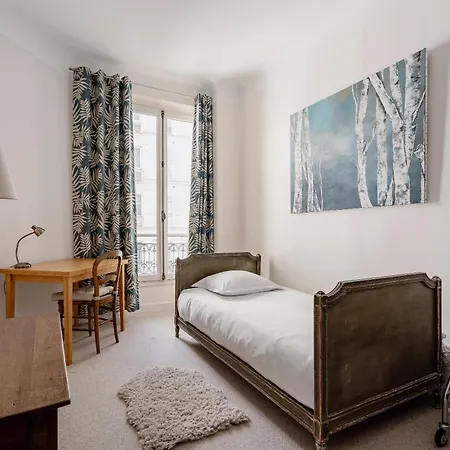 Apartment Veeve - Eiffel Chronicles Paris